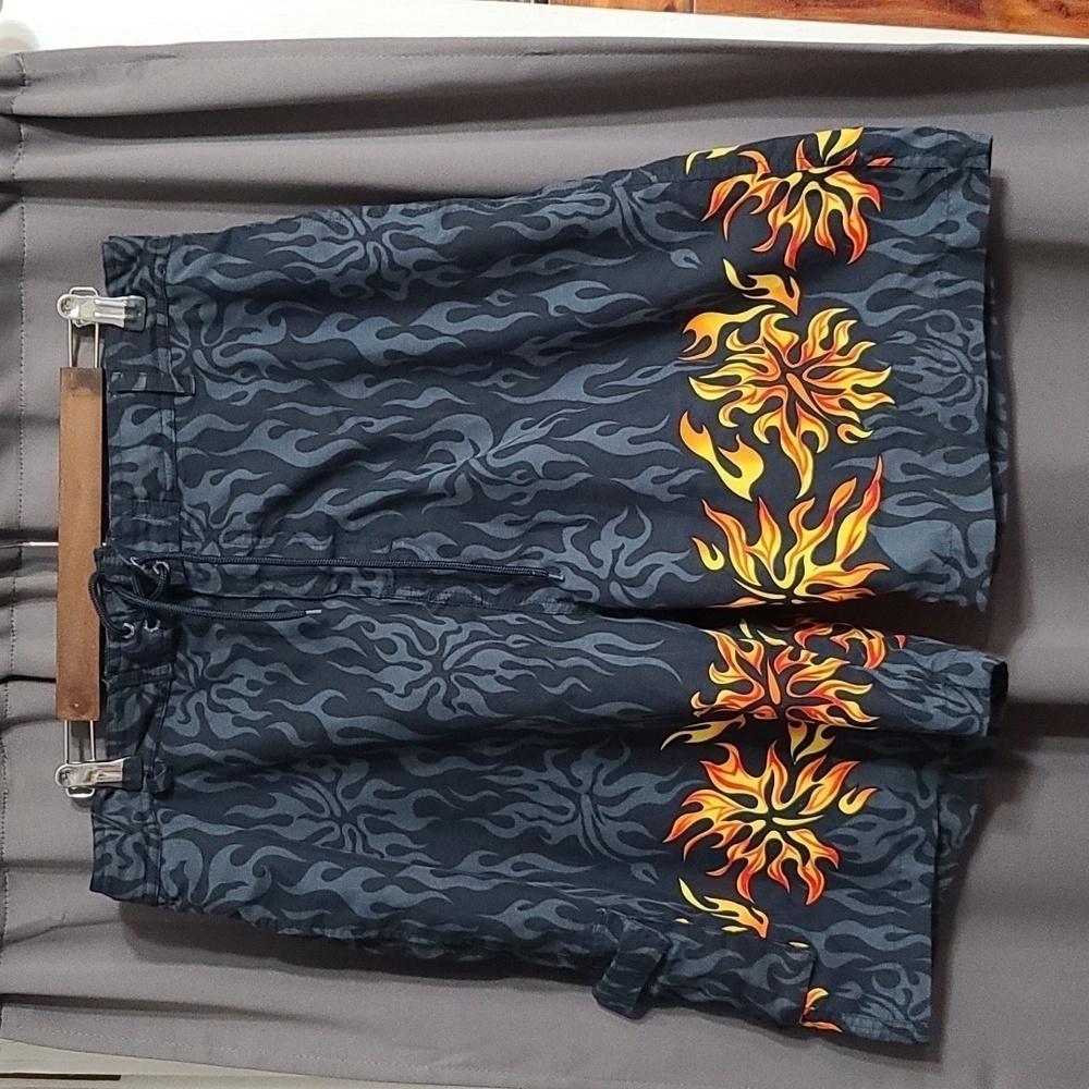 Casual Point Mens Swim Trunks Gray W/Flames Mesh Lining Ties Pockets Sz XL EUC